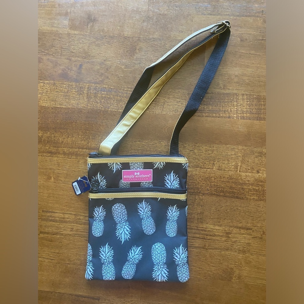 Simply southern pineapple Crossbody bag. NWT​​​ - Picture 3 of 8